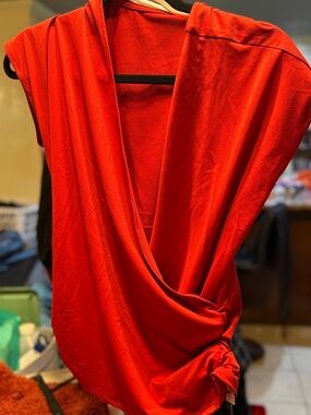 HALARA Red Sleeveless Draped Knot Top
